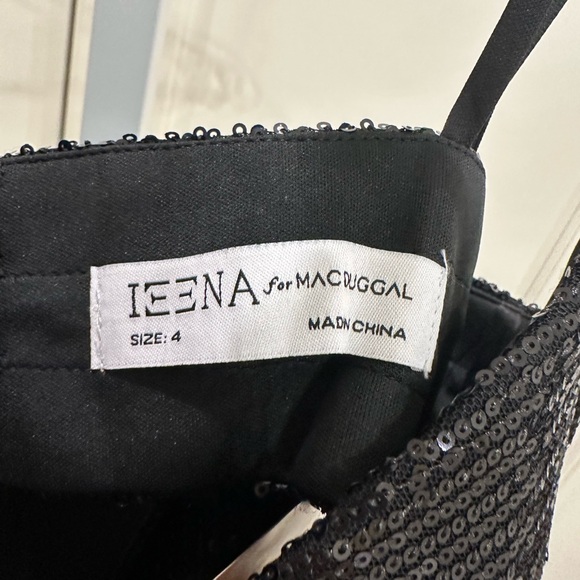 Woman’s Mac Duggal - Picture 6 of 6